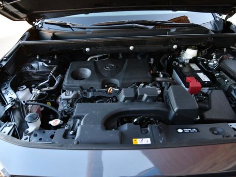 Used 2024 Toyota RAV4 XLE FWD image 28