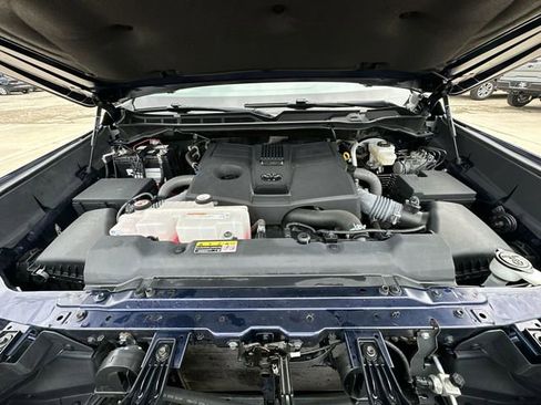 Used 2022 Toyota Tundra Platinum w/ Advanced Package image 33