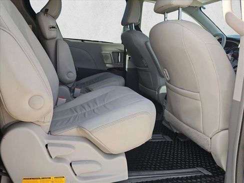 Used 2011 Toyota Sienna XLE w/ XLE Navigation Pkg image 23