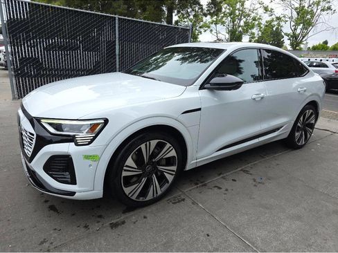 Used 2024 Audi Q8 e-tron Prestige w/ Prestige Package AWD/4WD image 3
