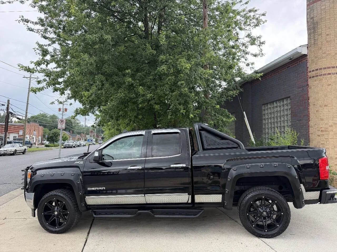 Used 2014 GMC Sierra 1500 SLT w/ SLT Preferred Package AWD/4WD image 17