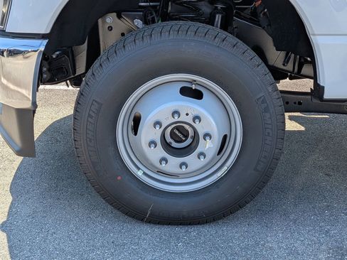 New 2026 Ford F350 XL w/ XL Chrome Package AWD/4WD image 6