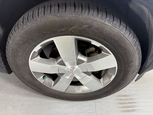 Used 2011 GMC Acadia SLT image 11