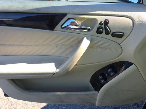 Used 2005 Mercedes-Benz C 320 Sedan w/ Sunroof Pkg image 12