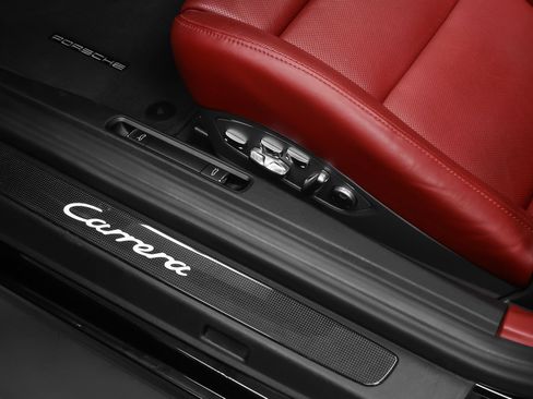 Certified 2017 Porsche 911 Carrera RWD image 33