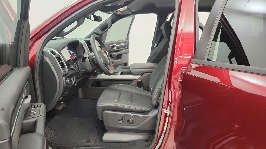 Used 2025 RAM 1500 Big Horn RWD image 24