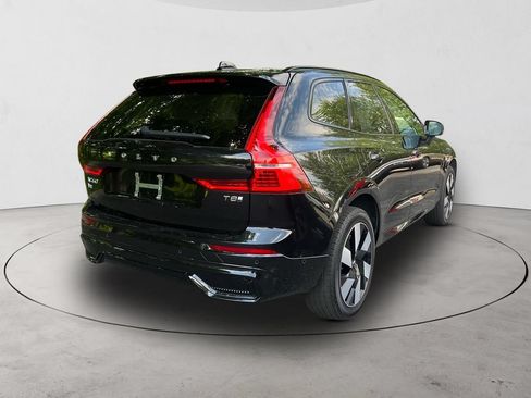 Certified 2025 Volvo XC60 T8 Plus w/ Climate Package AWD/4WD image 5