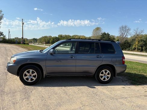 Used 2004 Toyota Highlander 2WD V6 w/ Appearance Pkg image 6