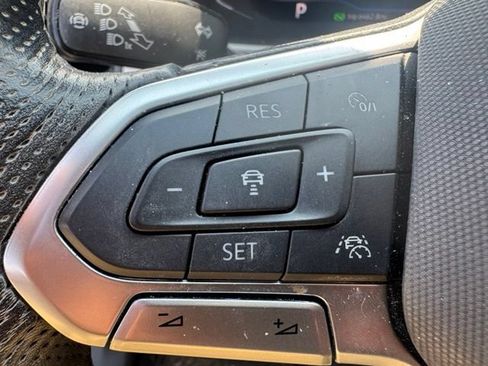 Used 2022 Volkswagen Atlas Cross Sport SEL R-Line AWD/4WD image 5