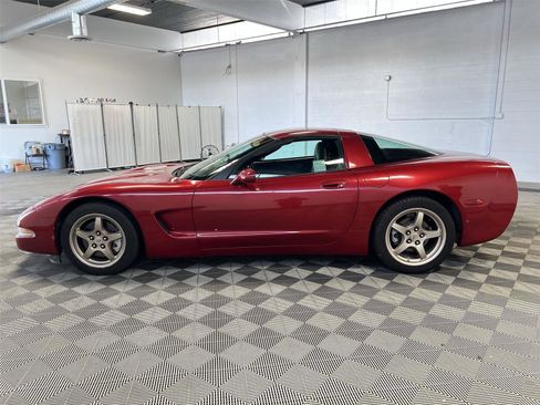 Used 2004 Chevrolet Corvette Coupe w/ Roof Package image 4