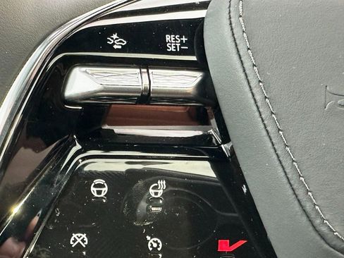 New 2026 Cadillac Vistiq Platinum image 15