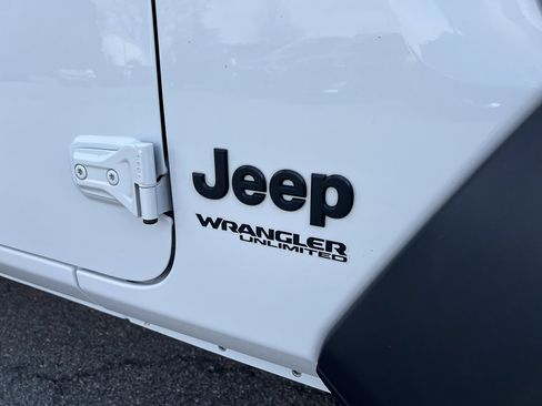 Used 2022 Jeep Wrangler Unlimited Sport image 10