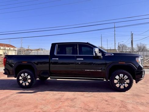 Used 2023 GMC Sierra 2500 Denali w/ Denali Black Diamond Edition image 4