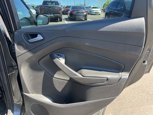 Used 2017 Ford Escape SE w/ Equipment Group 201A FWD image 9