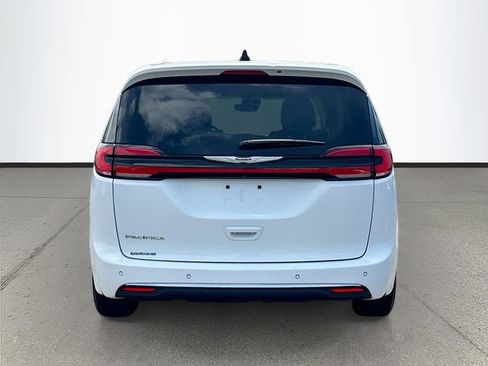 Used 2023 Chrysler Pacifica Touring-L FWD image 27