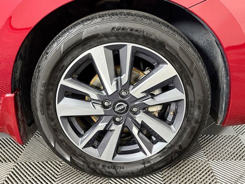 Used 2023 Nissan Versa SV w/ Trunk Package image 31