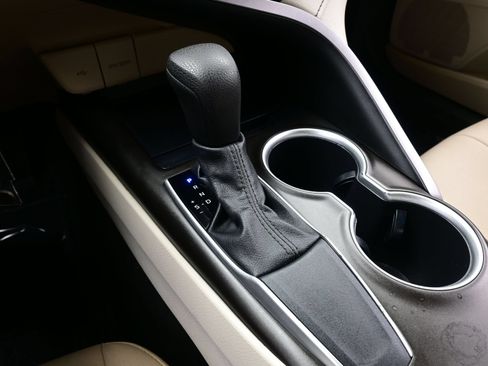 Used 2021 Toyota Camry LE FWD image 20