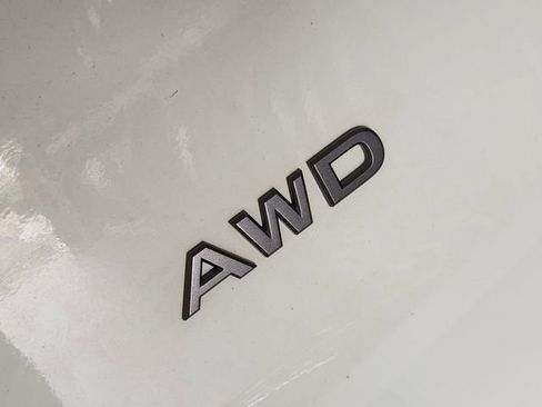 Used 2024 Nissan Rogue S AWD/4WD image 8