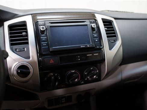Used 2014 Toyota Tacoma 4x4 Double Cab w/ SR5 Package image 14