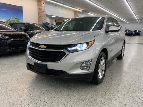 Used 2020 Chevrolet Equinox LT w/ Driver Convenience Package FWD image 2
