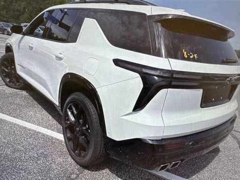 Used 2025 Chevrolet Traverse RS AWD/4WD image 24