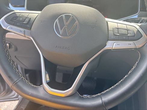 Used 2025 Volkswagen Taos SE FWD image 24