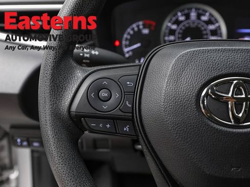 Used 2022 Toyota Corolla LE FWD image 14