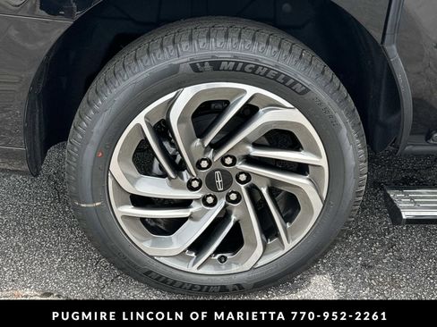 New 2026 Lincoln Navigator L Reserve AWD/4WD image 17