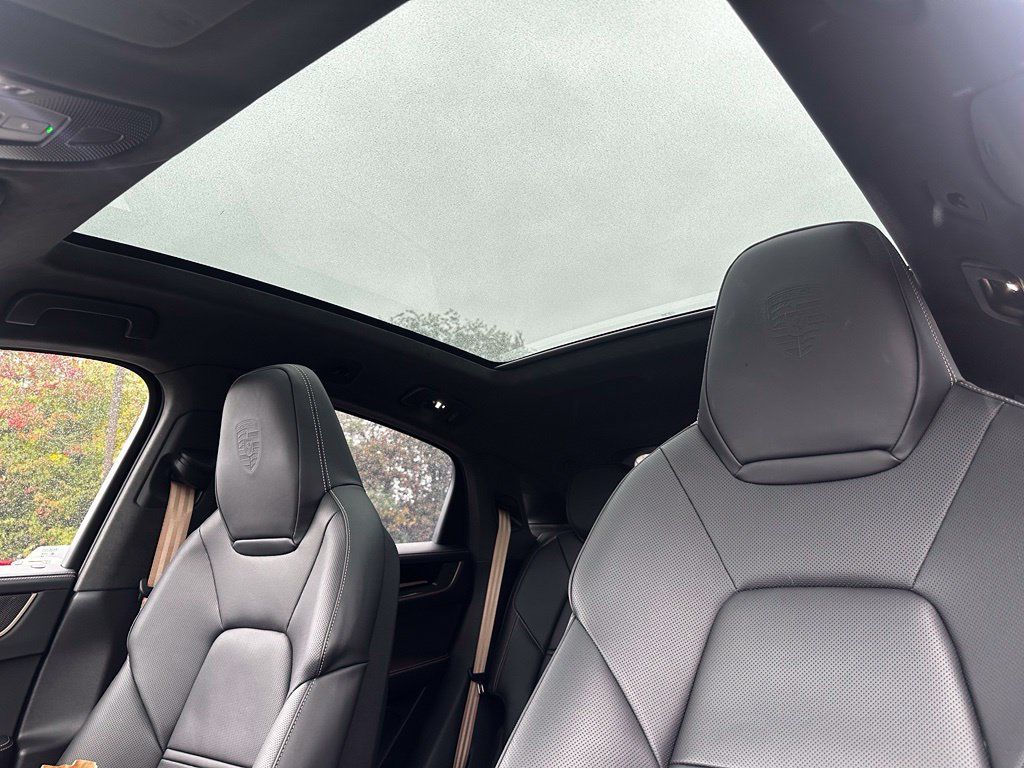 Used 2025 Porsche Cayenne GTS AWD/4WD image 14