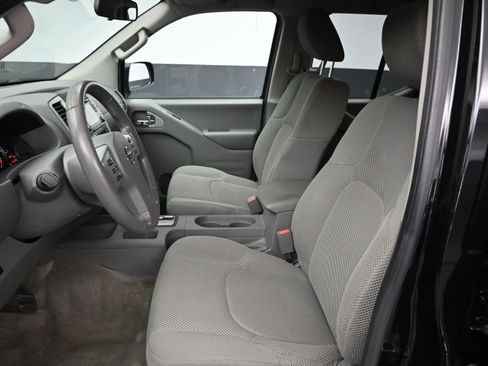 Used 2016 Nissan Frontier SV image 18