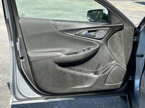 Used 2023 Chevrolet Malibu LT image 9