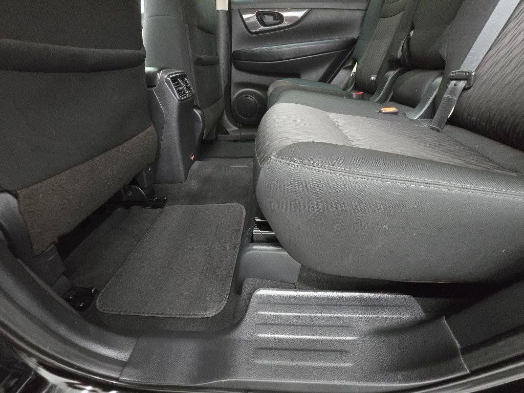 Used 2020 Nissan Rogue S FWD image 13