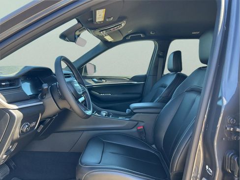 New 2026 Jeep Grand Cherokee Limited RWD image 9