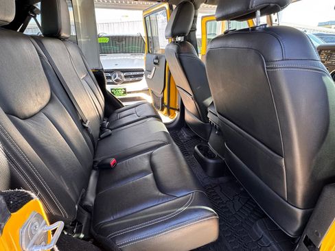Used 2015 Jeep Wrangler Unlimited Rubicon w/ Connectivity Group image 15