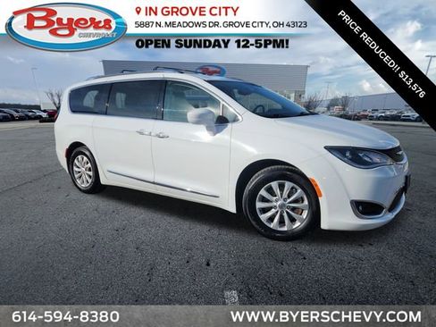 Used 2019 Chrysler Pacifica Touring-L image 1