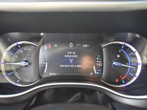 Used 2024 Chrysler Pacifica Limited FWD image 24