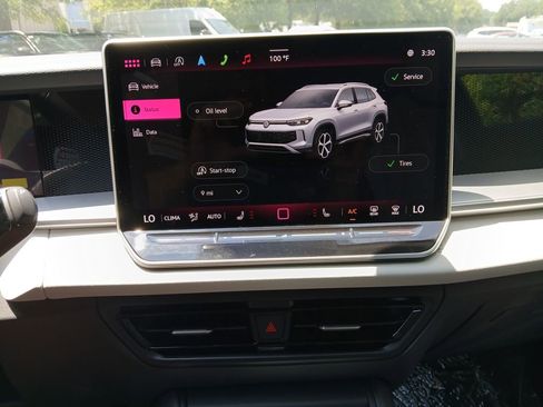 Used 2025 Volkswagen Tiguan SE image 19