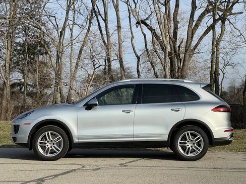 Used 2016 Porsche Cayenne image 2