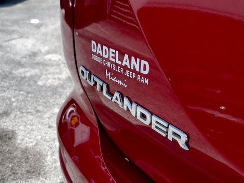 Used 2023 Mitsubishi Outlander ES FWD image 11
