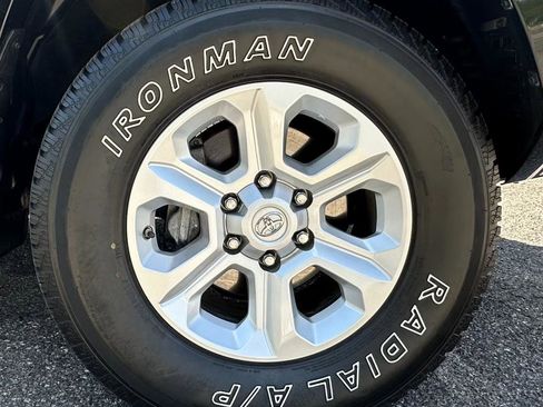 Used 2017 Toyota 4Runner SR5 AWD/4WD image 18