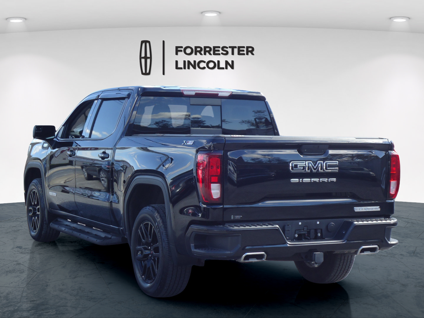 Used 2021 GMC Sierra 1500 Elevation w/ Preferred Package AWD/4WD image 5
