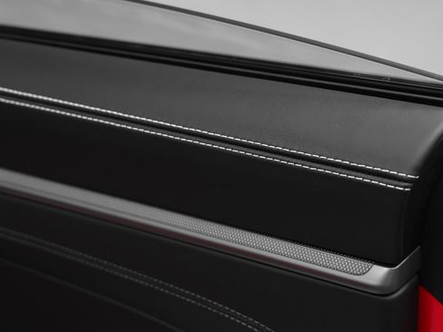 Used 2025 Porsche 911 Carrera image 32