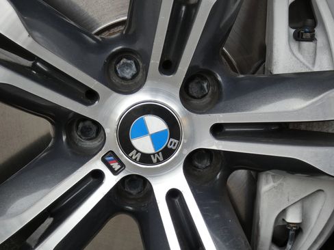 Used 2016 BMW 750i xDrive image 22