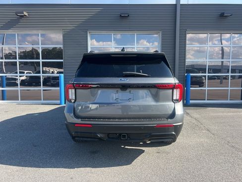 Used 2025 Ford Explorer ST-Line w/ Premium Package image 3