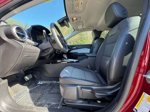 Used 2025 Chevrolet Trax LT image 23