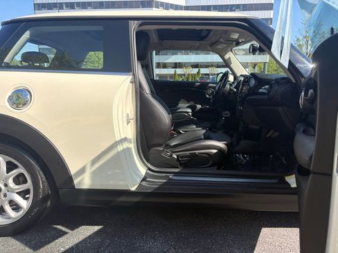 Used 2018 MINI Cooper S image 23