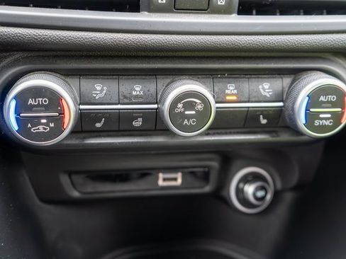 Used 2022 Alfa Romeo Giulia Ti w/ Active Assist Plus Package image 26