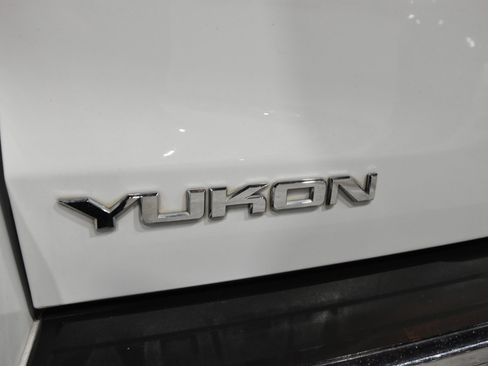 Used 2016 GMC Yukon Denali w/ Open Road Package image 12