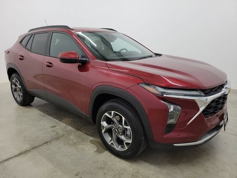 Used 2025 Chevrolet Trax LT image 4