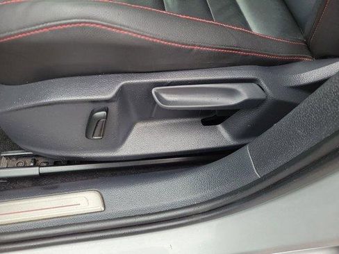 Used 2015 Volkswagen GTI SE image 16